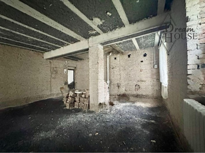 Продаж 2 кімнатної квартири в центрі міста під ремонт - фото 1