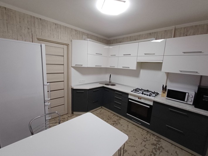 Продам 4-х кімнатну квартиру - фото 1