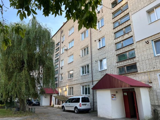 Соборна 58. 2-х 56м під ремонт, 5/5пов, центр, базар 5хв пішки Сарны