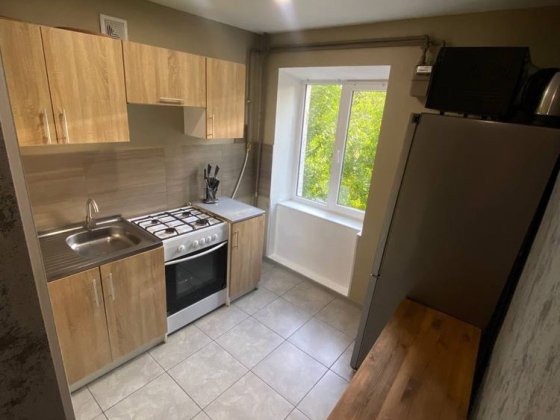 Продаж 2 кімнатної квартири м.Сарни-Центр Міста-Сучасний Ремонт 2повер Сарны