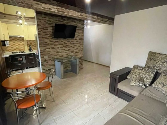 Продается 2-комнатная квартира в центре. Славянск