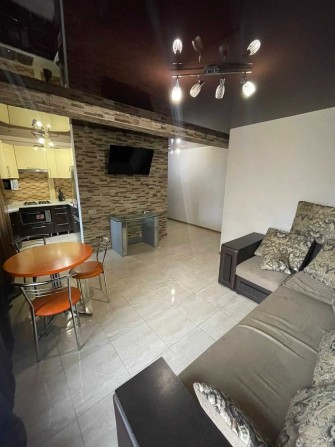 Продается 2-комнатная квартира в центре. - фото 1