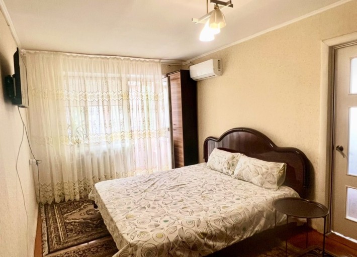 Продам двухкомнатную квартиру в центре - фото 1