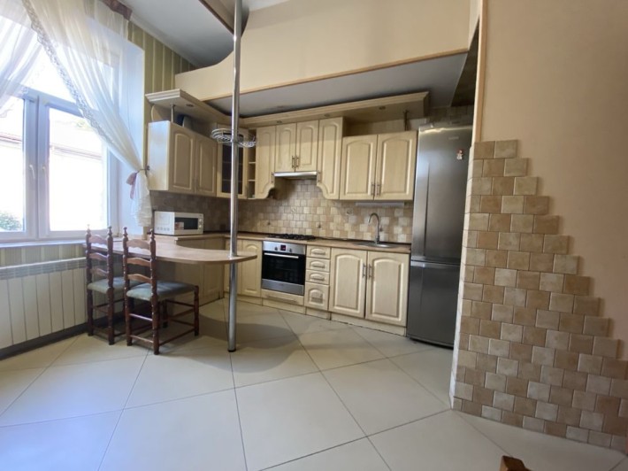 Продаж 3-кім квартири особнякового типу в центрі м. Стрий - фото 1