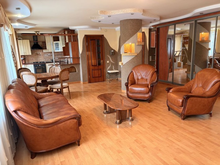 Продається 3ох кімнатна квартира 90 м2 - фото 1