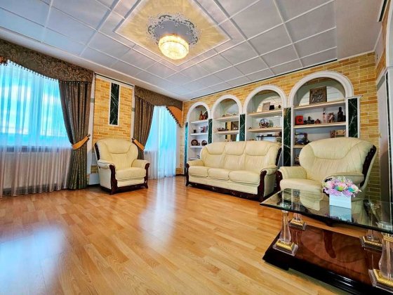 Продається простора дворівнева 3-кімнатна квартира... Стрый