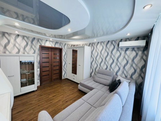 Продам квартиру з євро ремонтом Павлоград