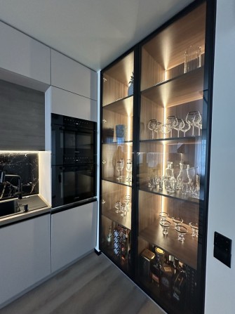 Простора квартира в сучасному житловому комплексі - фото 1