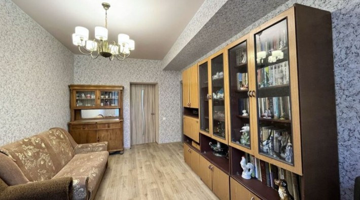 Продается тёплая и светлая квартира в центре - фото 1