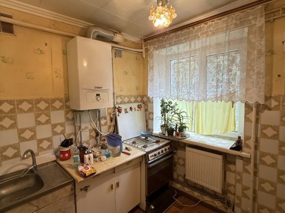 Продам 3 -х кімнатну вартиру центр Фастов