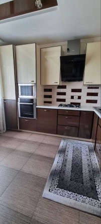 Простора 2 кім квартира на Виставці чекає на нових власників ID 39757 - фото 1