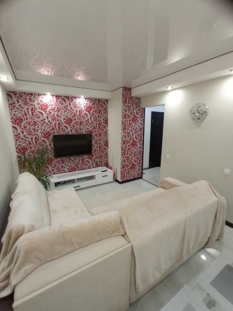 Продается 2-комнатная квартира в центре города. - фото 1