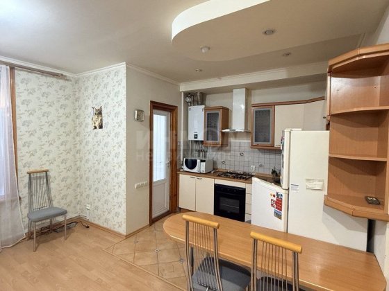 Продам 3к 85м2 ул. Коцюбинского 21 Сталинка с А.О. Луганськ