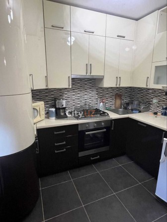 Продається 3-х кімнатна квартира в м.Хуст - фото 1