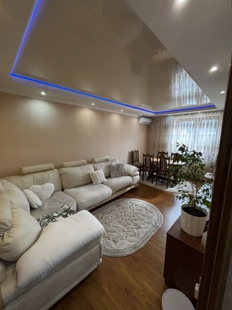 Продаж 3 кімнатної квартити. 66,4 м2 також два підвальні приміщення - фото 1