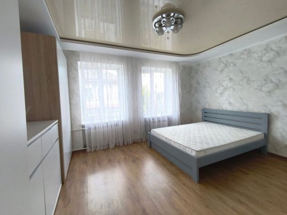 Двокімнатна квартира більшої площі в центрі міста Шептицкий