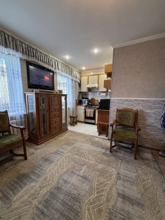 Продається трикімнатна квартира - фото 1