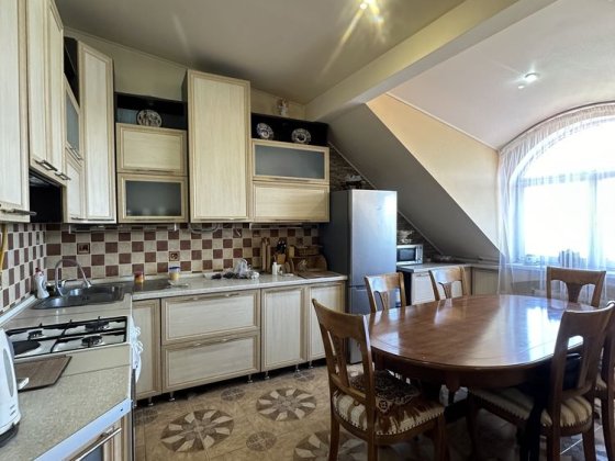 Продам простору 3-кім квартиру Шептицький