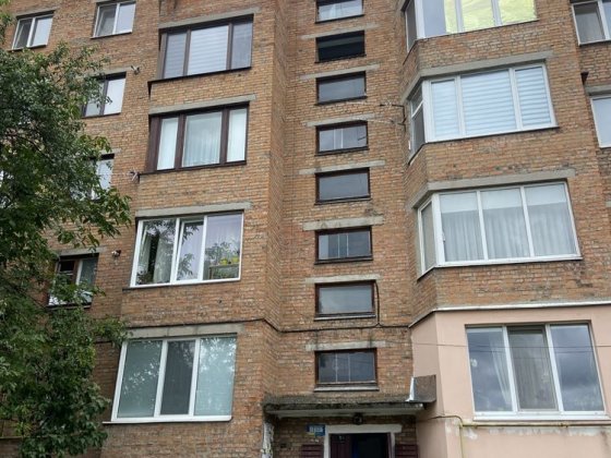 Продається 2-х кімнатна квартира