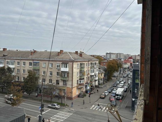 Продам 4-кімнатну квартиру в Центрі, цегляний будинок. Хмельницкий