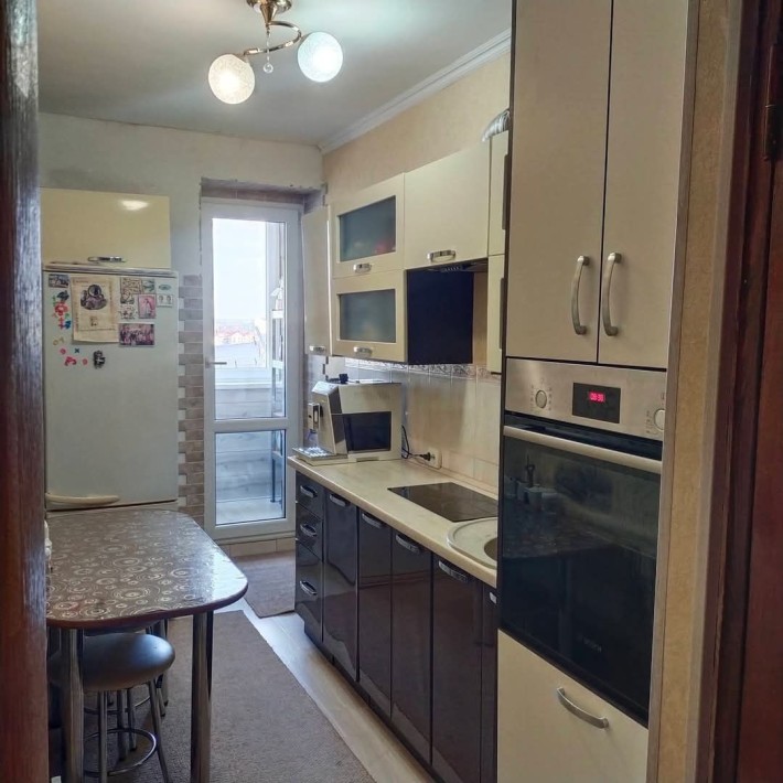 Трикімнатна квартира з ремонтом. - фото 1