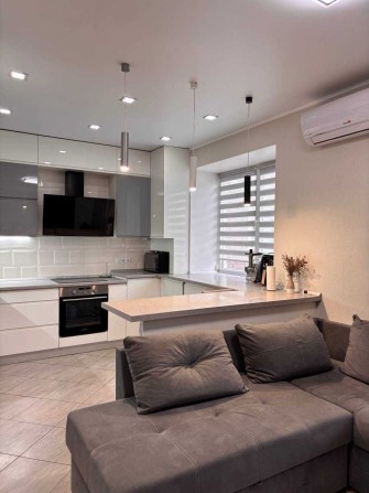 Простора 3-кімнатна квартира з індивідуальним опаленням на Озерній - фото 1