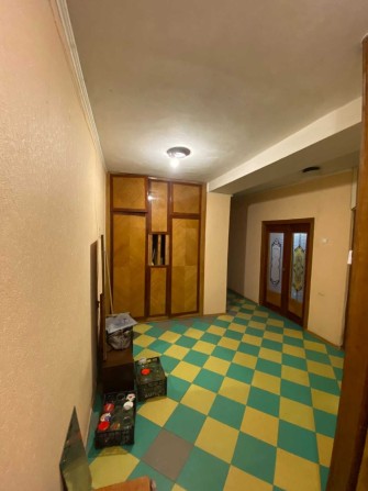 Простора 3-кімнатна квартира в самому центрі Хмельницького! - фото 1