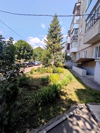 Продам 3 к квартиру центр Чугуева с АВТОНОМНЫМ ОТОПЛЕНИЕМ - фото 1