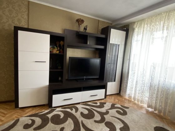 Затишна 1к в самому центрі Гречан, поряд парку! Хмельницький