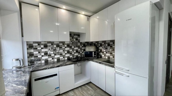 2 кімнатна квартира з капітальним ремонтом - фото 1