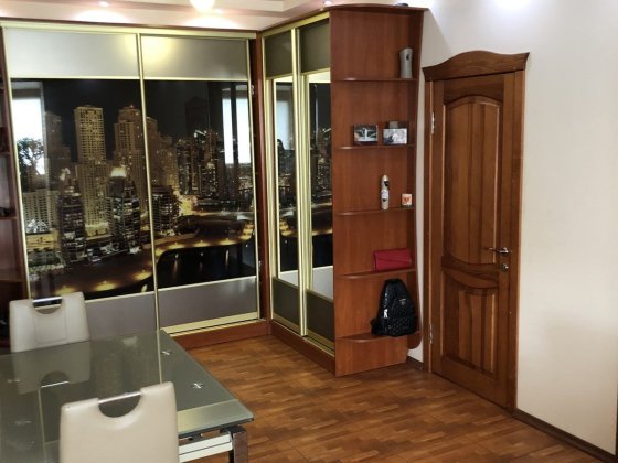 Продам 3-х кімнатну квартиру з автономним опаленням Чугуев