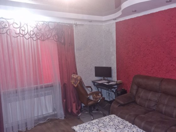 1-й поверх . 4-к. квартира +гардеробна в м.Южноукраїнськ Южноукраїнськ