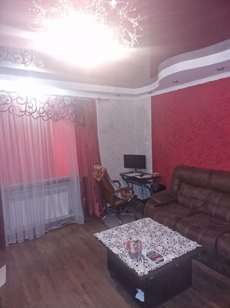 1-й поверх . 4-к. квартира +гардеробна в м.Южноукраїнськ - фото 1