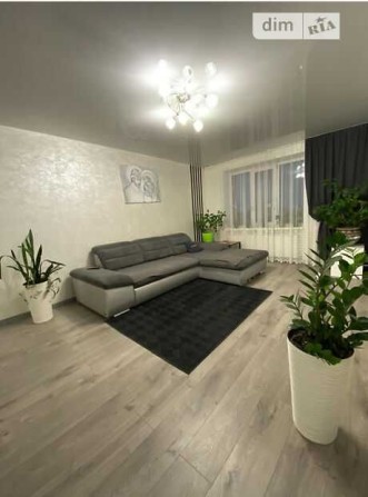 Світла 2-кімнатна квартира з чудовим видом - фото 1