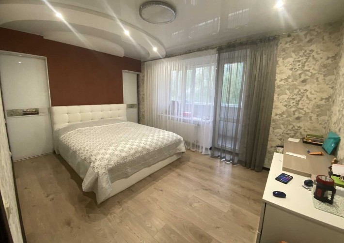 Продаж 3-кімнатної квартири на Виставці, вул. Свободи - фото 1