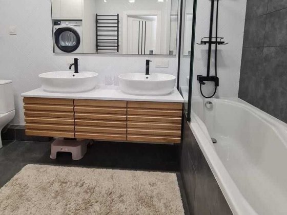 Двокімнатна в центрі міста Дороговартісний ремонт Хмельницький