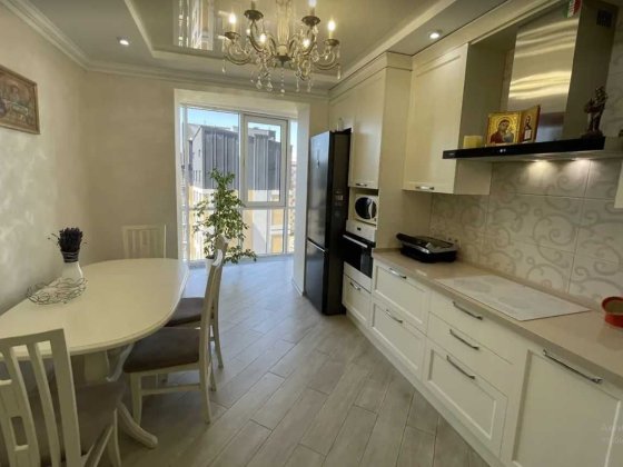 Продається  простора 3-кімнатна квартира в ЖК Чайка Хмельницький