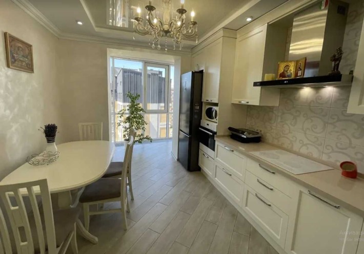 Продається  простора 3-кімнатна квартира в ЖК Чайка - фото 1