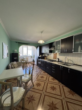 Продам двокімнатну квартиру в центрі міста - фото 1