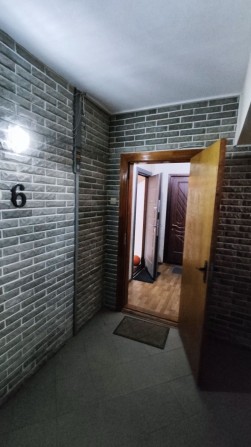 Продам 2-кімнатну суху теплу квартиру в хорошому місті. - фото 1