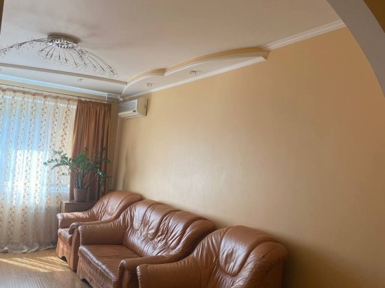 Продам трьохкімнатну квартиру Рованці