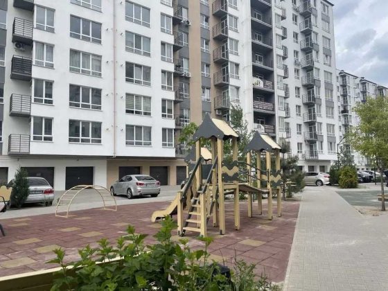 2 - комн.  ЖК "Брама-2" 67 м. кв., 3 этаж.