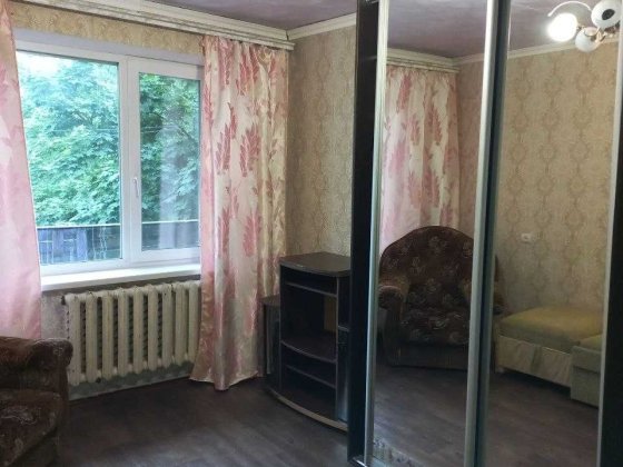 Продам 1-ком квартиру на микрораёне! Синельникове