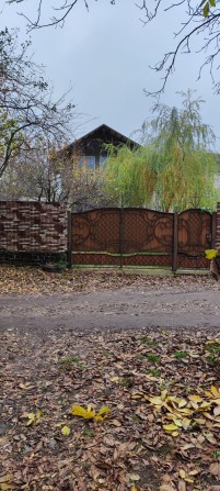 Новобудова в живописному місці на березі озера - фото 1