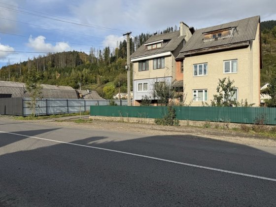 Продається трьох кімнатна квартира в смт. Міжгірʼя Міжгір'я