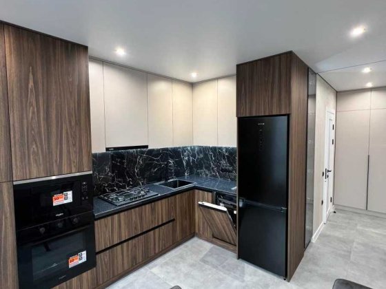 Новинка! Стильна півторачка в гарному районі, готова для проживання! Угорники