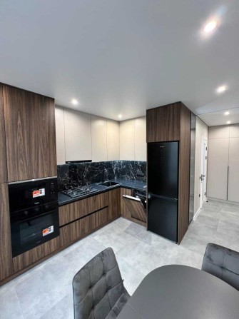 Новинка! Стильна півторачка в гарному районі, готова для проживання! - фото 1