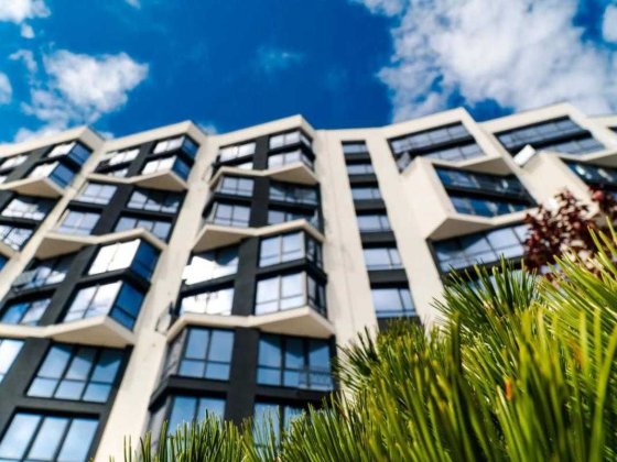 1-кімнатна з панорамним виглядом на місто! Угорники