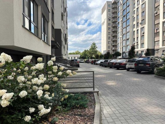 Квартира в ЖК Паркова Алея в спальному розвинутому мікрорайоні Угорники