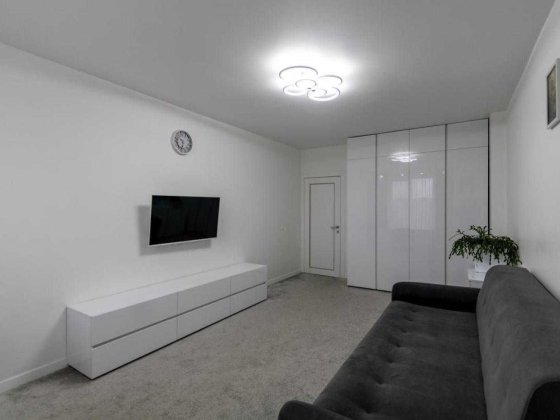 Продається квартира на Парковій Алеї. Права власності з 2021 року. Угорники